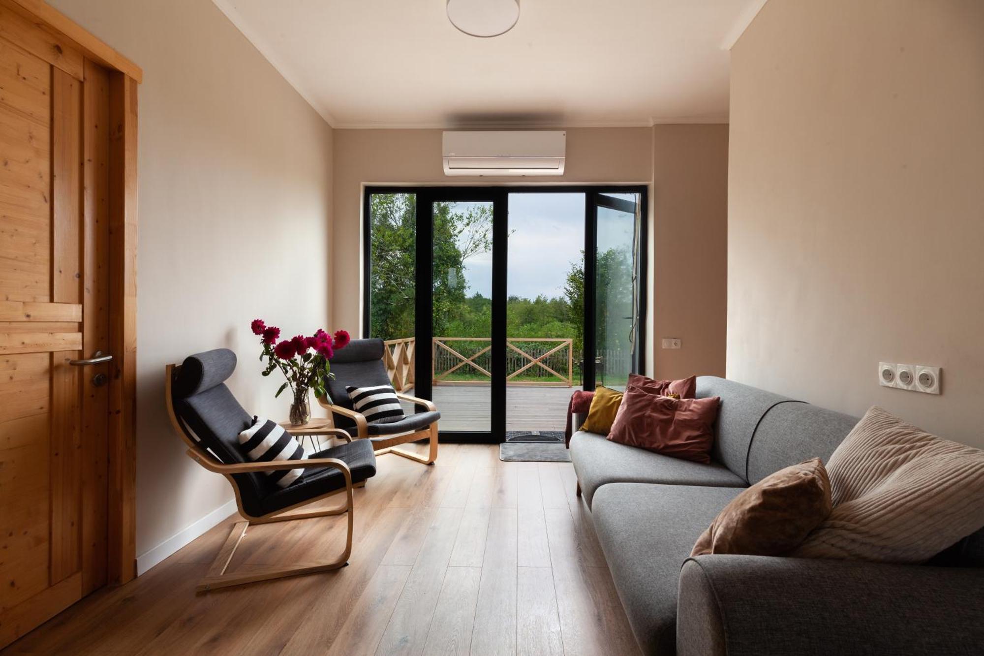 Renovated 3-bedroom House In Nature - Iskia Estate *